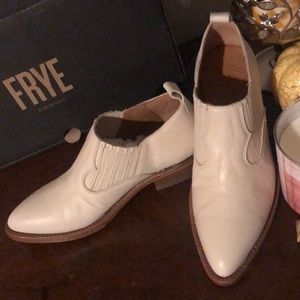 Frye Billiy Shootie in a beautiful cream color w/ ZERO wear! PERFECT condition!